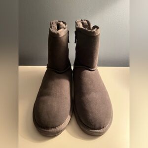 Lamo Women’s Gray Kitt Boots - Size 9